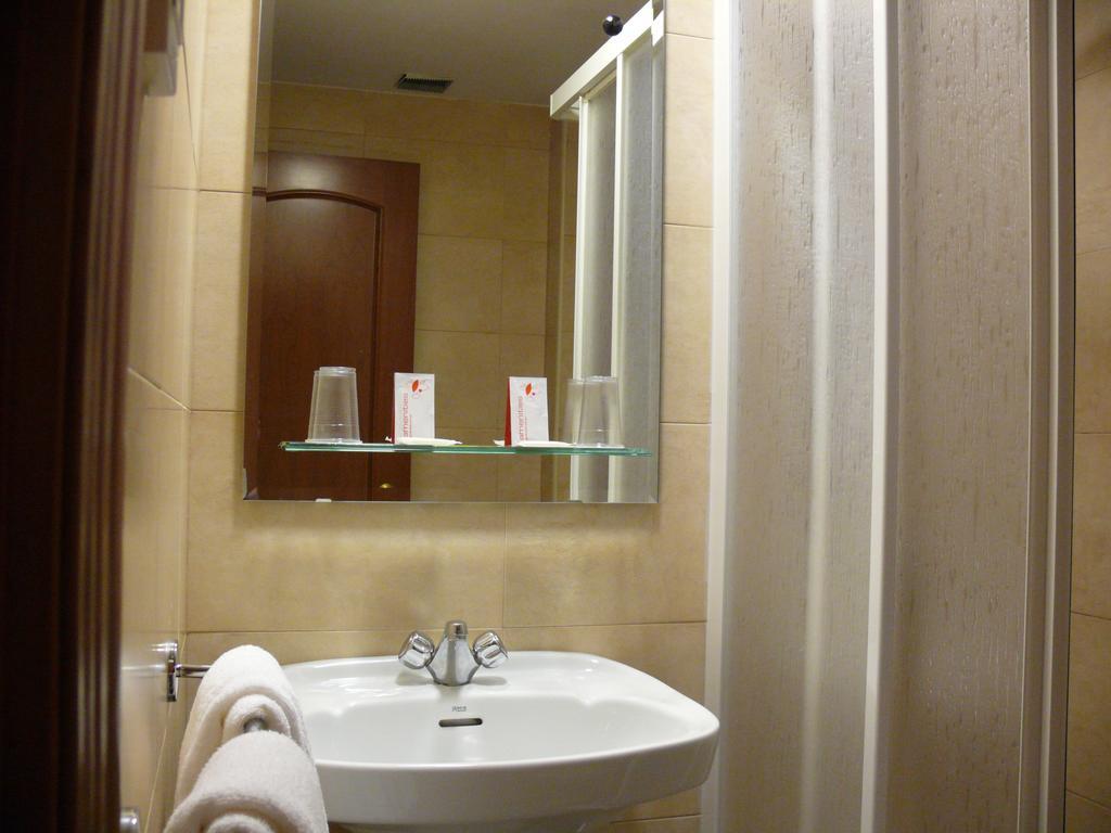 Hostal Navasfrias Salamanca Quarto foto
